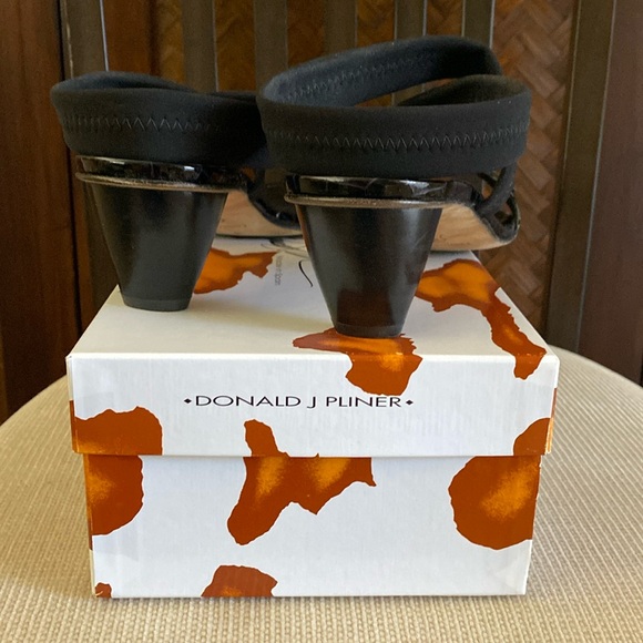 DONALD J. PLINER - Black Strappy Elastic 11M - Picture 3 of 9